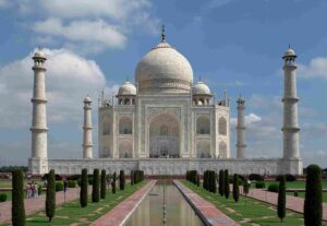 AGRA | TOP 10 BEST PLACES TO VISIT IN INDIA | Credit: en.wikipedia.org