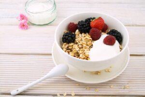 Greek Yogurt And Berries, Breakfast ideas for weight loss