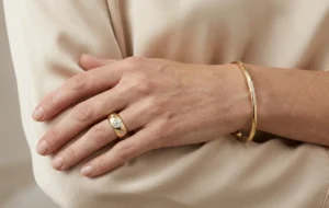 Jewelry Styling for Satin and Silk Outfits 3 | The Global Hues Jewelry-Styling-for-Satin-and-Silk-Outfits