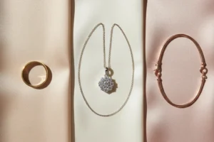 Jewelry Styling for Satin and Silk Outfits 4 | The Global Hues Jewelry-Styling-for-Satin-and-Silk-Outfits